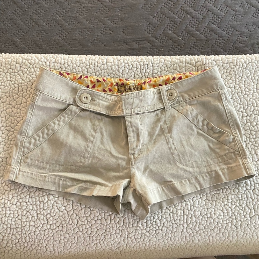 woman’s shorts Jalate cream size 13